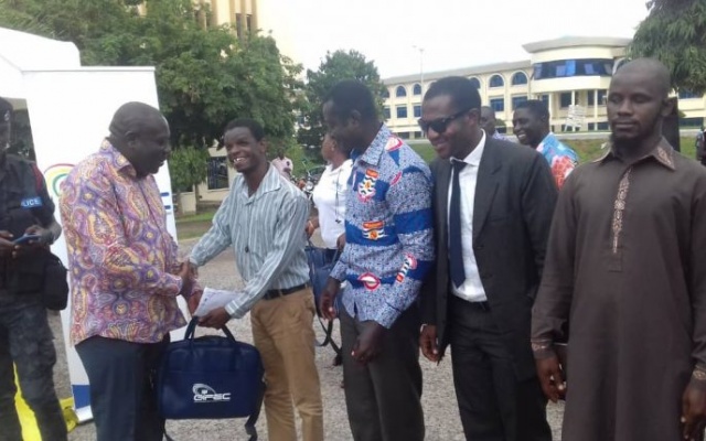 Deputy Minister of Communications, Vincent Sowah Odotei making the donation.