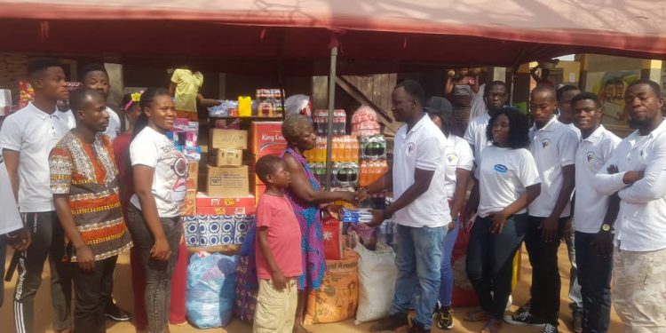 Executive Director of Springoh Charity Foundation, Abraham Tucker, leads his team to make the donation.