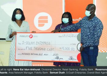 From Left – RightNana Esi Idun-Arkhurst: Divisional Director, Retail Banking, Fidelity Bank, Rosemond Asante: Area Network Manager, Fidelity Bank,
Samuel Duah: S-Duah Enterprise, Overall Best Agent