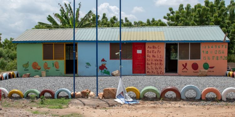 The solitary school block of a low-fee private school in Old Saasabi. Credit. Delali Adogla-Bessa.