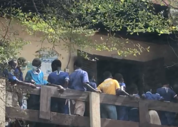 Pupils in Accra waiting for the exam to begin hours after the scheduled start time