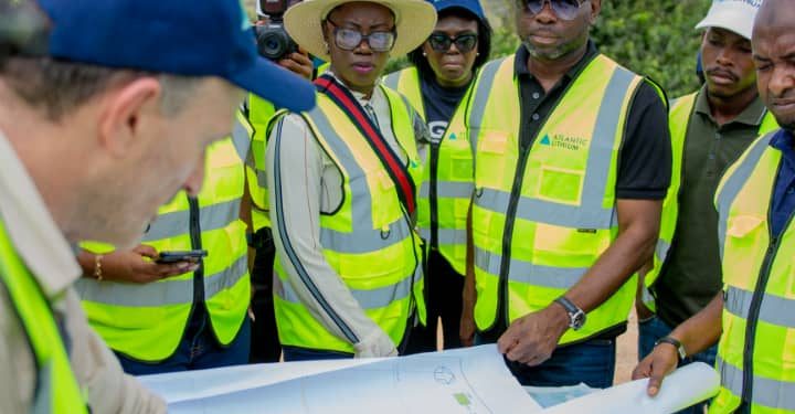 An official of Atlantic Lithium presents the plan of development to Edward Nana Yaw Koranteng, CEO of MIIF and Abena Amoah, MD of the Ghana Stock Exchange during an on-site visit with his team to the Ewoyaa mine.
