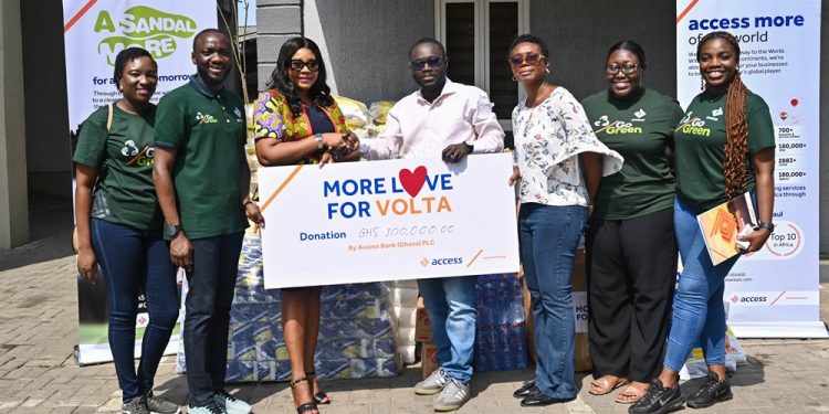 From 2nd left, Oluwaseun David-Akindele, Head, Corporate Communications and Brand Management, Matilda Asante-Aseidu, Group Head Retail Banking and Nathan Quao, Head of Research, Citi FM Kafui Kuwornoo, Coordinator of CSR, Citi FM and other Access Bank Ghana Plc staff