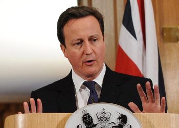epa02609319 British Prime Minister David Cameron (R) and Afghan President Hamid Karzai (L) attend a joint press conference at 10 Downing Street in central London, Britain, on 01 March 2011. Afghan President Hamid Karzai was to hold talks with British Prime Minister David Cameron on 01 March before opening a major London exhibition of artefacts from his country. Karzai, who arrived in London late 28 February for a two-day visit, is expected to discuss issues including the planned transition of security responsibility from international troops to their Afghan counterparts in 2014.  EPA/BEN STANSALL / POOL