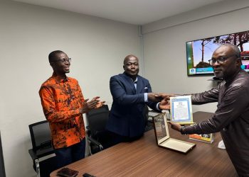 Prof Nyantakyi (right) presenting the plaque to Business Development Manager, Omane Mensah-Bonsu
