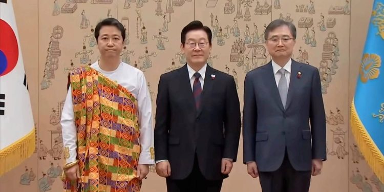 Ghana's Ambassador to Korea, Kojo Choi, in photograph with state officials of Korea