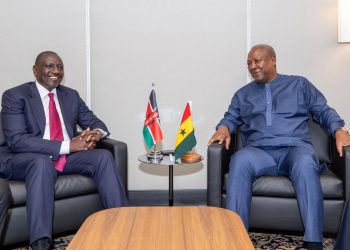 President William Ruto (L), President John Dramani Mahama (R)