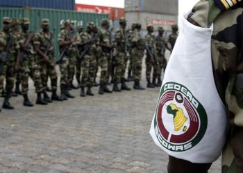 Senegalese soldiers arrive 18 January 2002 at the Abidjan port. A contingent of more than 170 soldiers from Senegal arrived here today to join a regional peacekeeping force, mandated by the Economic Community of West African States (ECOWAS), that will help French troops police a tattered ceasefire. . AFP PHOTO GEORGES GOBET (Photo by GEORGES GOBET / AFP) (Photo by GEORGES GOBET/AFP via Getty Images)