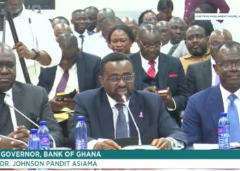Governor of the Bank of Ghana (BoG), Dr. Johnson Asiama (middle)