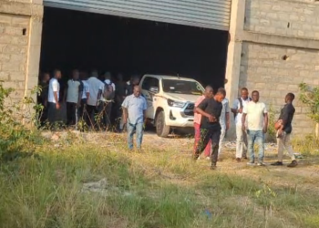 Some Metropolitan, Municipal and District Chief Executives at the distribution center.