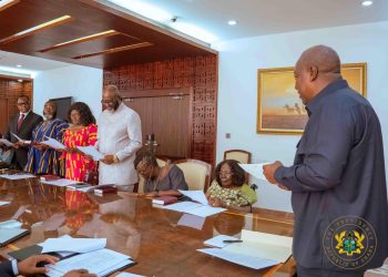 Mahama swearing in the members
