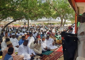 Alhaji Maulvi Mohammed Bin Salih, Ameer and Missionary in Charge of the Ahmadiyya Muslim Mission Ghana talking to some Muslims.
