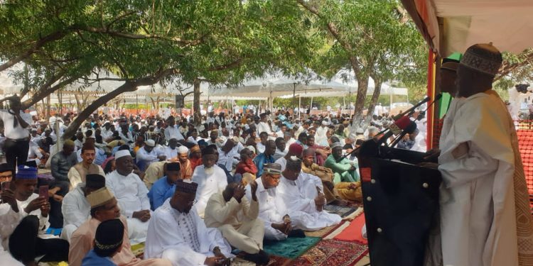 Alhaji Maulvi Mohammed Bin Salih, Ameer and Missionary in Charge of the Ahmadiyya Muslim Mission Ghana talking to some Muslims.
