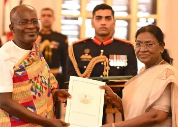 Ghana's High Commissioner to India, Professor Kwasi Obiri-Danso (L)