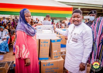 Sagnarigu MP, Atta Issah presenting sewing machine to a constituent