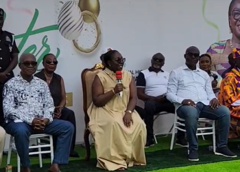 Lady Julia Osei Tutu, wife of the Asantehene, Otumfuo Osei Tutu II (speaking)