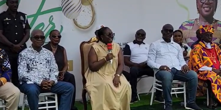 Lady Julia Osei Tutu, wife of the Asantehene, Otumfuo Osei Tutu II (speaking)
