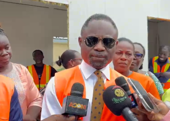 Health Minister Kwabena Mintah Akandoh addressing journalists