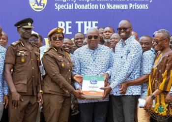 President John Dramani Mahama with Men’s Ministry of the Ringway Assemblies of God Church at Nsawam Prison