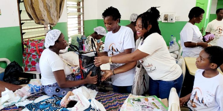 Philanthropist and Antenatal Care advocate, Mrs Safia Ayivor donating some items