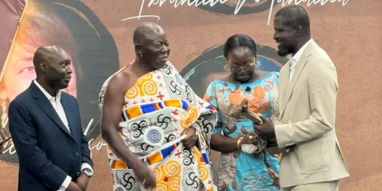 Asantehene, Otumfuo Osei Tutu II (2nd from left) Lady Julia and Ibrahim Mahama receiving his award