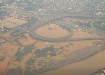 Portions of Kwame Nkrumah Circle submerged.