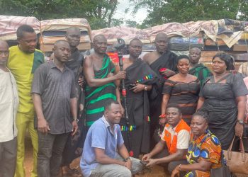 Divisional Chief of Nkwanta Kesse, Nana Ntori Bonkyi (with staff) presented the items to the victims on behalf of the Paramount Chief of Wassa Amenfi Tetrete Okuamoah Sekyim