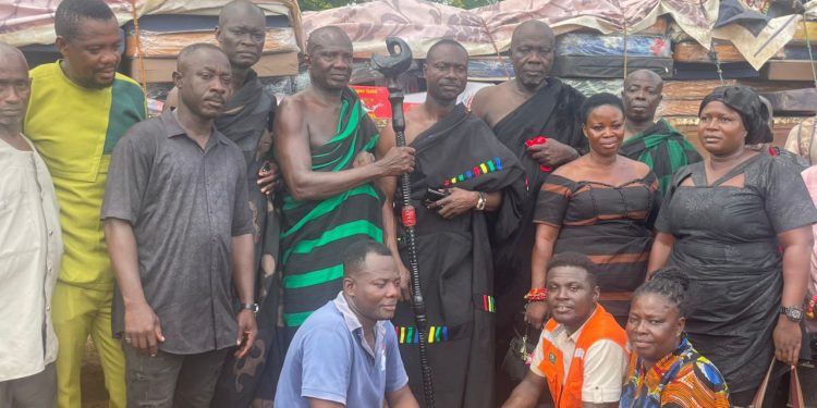 Divisional Chief of Nkwanta Kesse, Nana Ntori Bonkyi (with staff) presented the items to the victims on behalf of the Paramount Chief of Wassa Amenfi Tetrete Okuamoah Sekyim