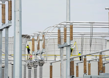 Workers at Elon Musk's xAI facility, which houses a large supercomputer known as Colossus, used for Artificial Intelligence (AI) data processing, in Memphis, Tennessee, U.S. September 11, 2025. REUTERS/Karen Pulfer Focht/File Photo Purchase Licensing Rights