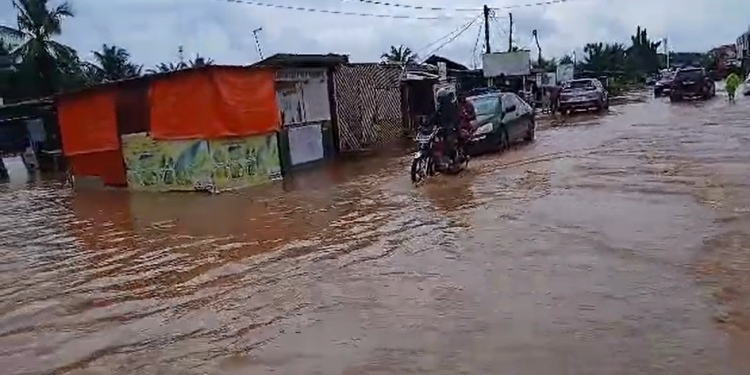 Floodwaters submerge homes at Ofankor Barrier following heavy rains