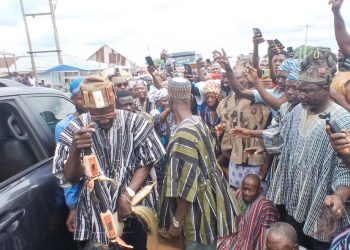 Overlord of the Gonja Kingdom, Yagbonwura Bii-Kunuto Jewu Soale I, with his entourage