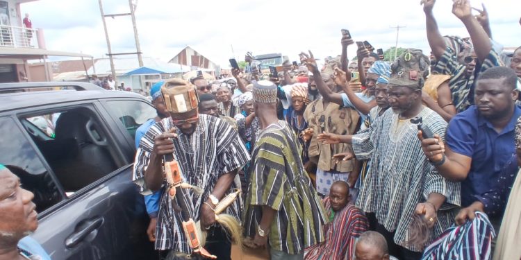 Overlord of the Gonja Kingdom, Yagbonwura Bii-Kunuto Jewu Soale I, with his entourage