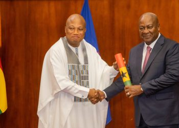 President John Dramani Mahama (right) and Foreign Affairs Minister Samuel Okudzeto Ablakwa (left)