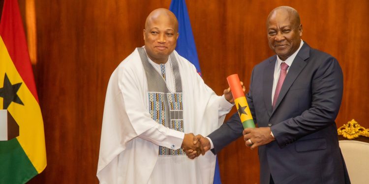 President John Dramani Mahama (right) and Foreign Affairs Minister Samuel Okudzeto Ablakwa (left)