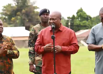 From left: Volta Regional Minister James Gunu, President John Dramani Mahama and Sports Minister Kofi Adams